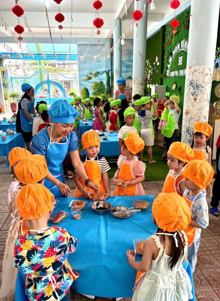 HOẠT ĐỘNG TRẢI NGHIỆM “BÉ LÀM BÁNH” MỪNG NGÀY QUỐC TẾ PHỤ NỮ 8/3 TẠI TRƯỜNG MẦM NON VĨNH THẠNH