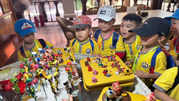 TRƯỜNG MẦM NON VĨNH THẠNH TỔ CHỨC CHO CHÁU THAM QUAN TRẢI NGHIỆM LÀNG NGHỀ TRƯỜNG SƠN  NĂM HỌC 2025 -2026