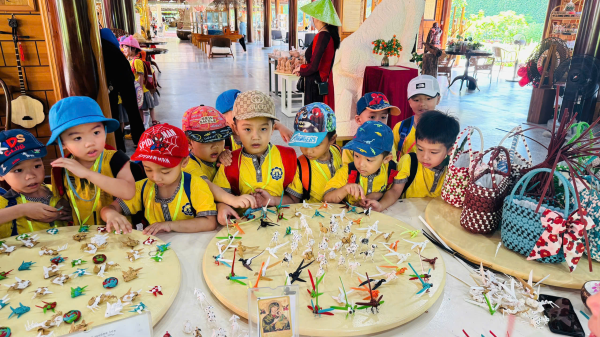 TRƯỜNG MẦM NON VĨNH THẠNH TỔ CHỨC CHO CHÁU THAM QUAN TRẢI NGHIỆM LÀNG NGHỀ TRƯỜNG SƠN  NĂM HỌC 2025 -2026